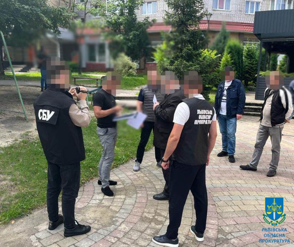 У Львові адвокату, який хотів повпливати на правоохоронців за допомогою хабаря, повідомили про підозру