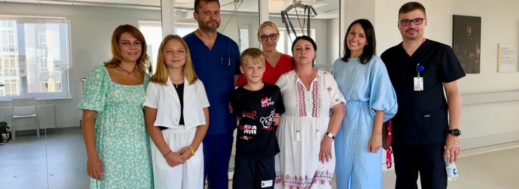 Рік реабілітації у США : родина, яка постраждала від ракетного удару в Краматорську, повернулась до Львова