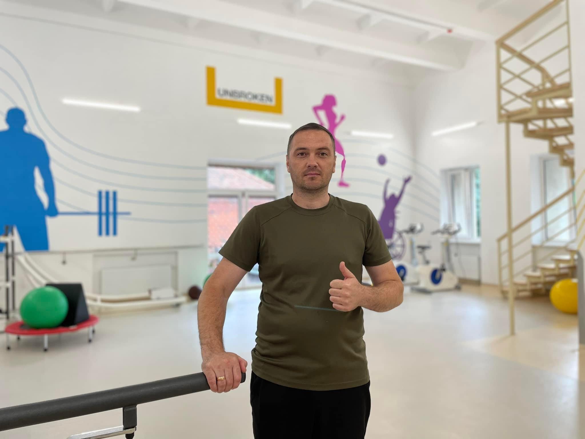 У Львові реабілітують захисника, в тілі якого застрягли 40 уламків від міни