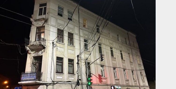 У центрі Львова обвалився балкон разом з людиною: чоловік загинув (ОНОВЛЕНО)