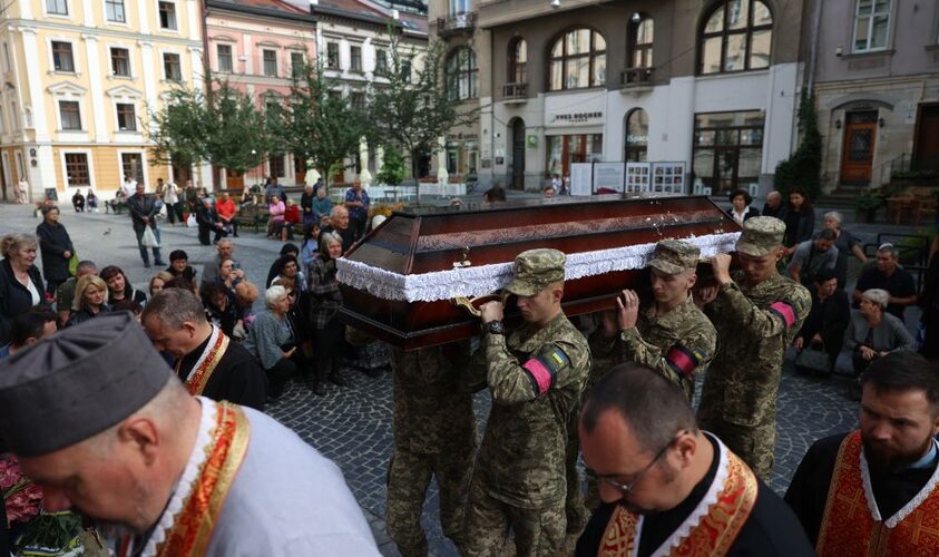 Сьогодні у Львові попрощаються з трьома Героями