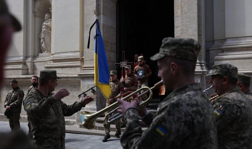 З трьома Героями сьогодні попрощаються у Львові