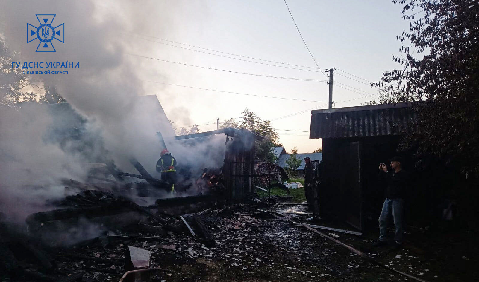 На Яворівщині врятували від вогню три будинки