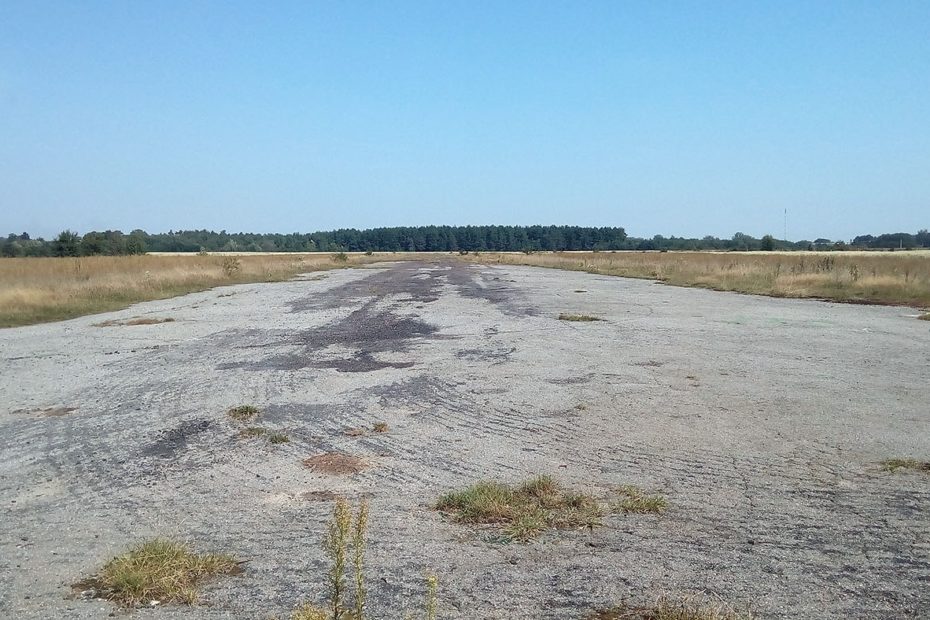 На Жовківщині громаді повернули незаконно приватизовану злітну смугу