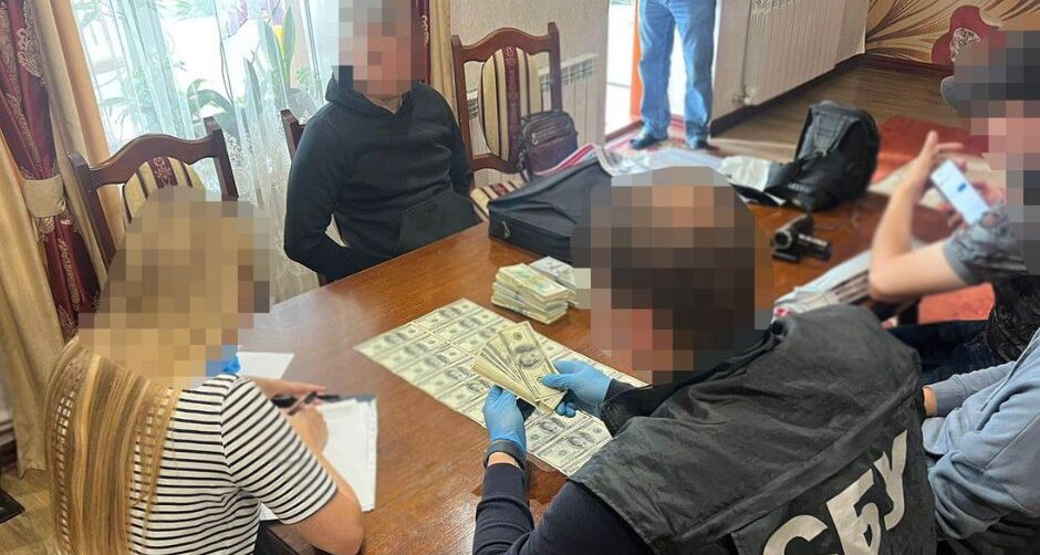 У Стрию на ремонті стадіону виконавець і чиновник мерії “заробили” для себе понад 500 тисяч гривень