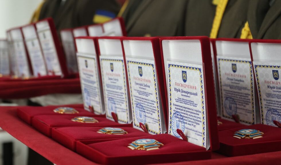 Почесний знак Святого Юрія вручили родинам ще 25 Захисників та Захисниць