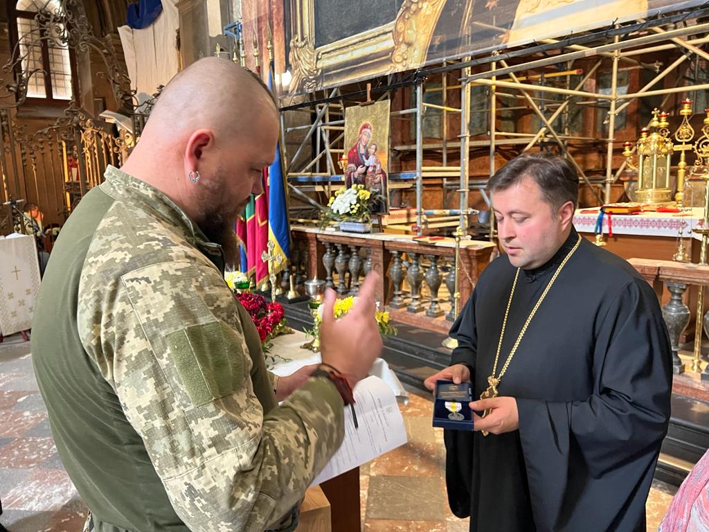Головний військовий капелан Львова отримав першу відзнаку від Залужного