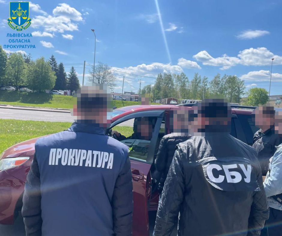 Переправляв навіть громадян рф за кордон: у Львові судитимуть 40-річного організатора схеми