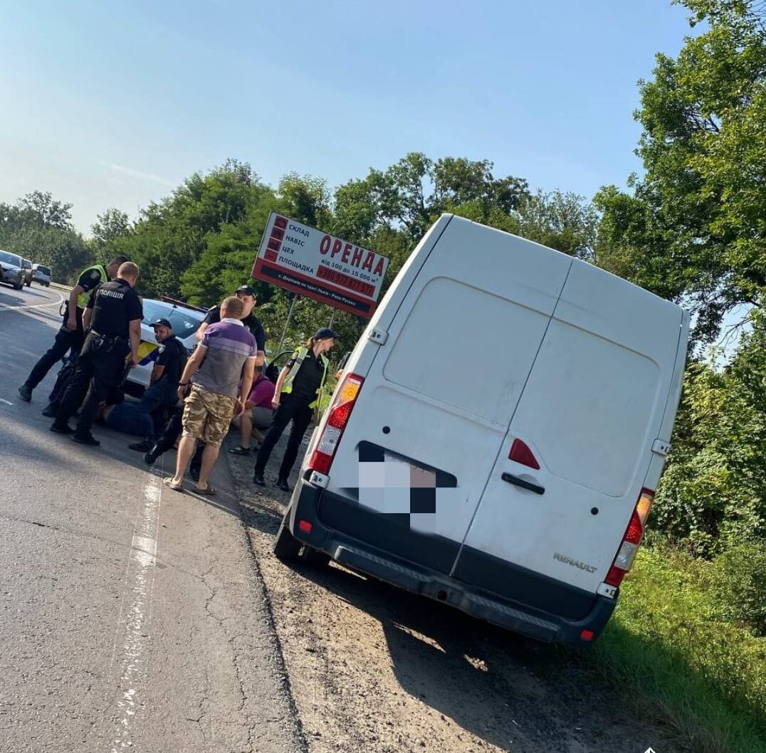 Поблизу Львова затримали чоловіка, який вкрав автомобіль та вчинив дві аварії