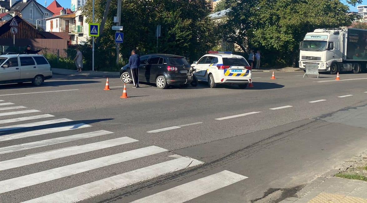 В аварії у Львові постраждав 44-річний мотоцикліст