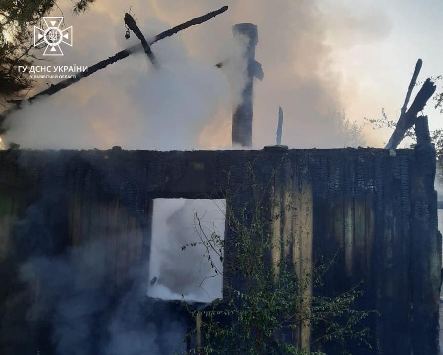 На Стрийщині у власному будинку згорів 90-літній дідусь