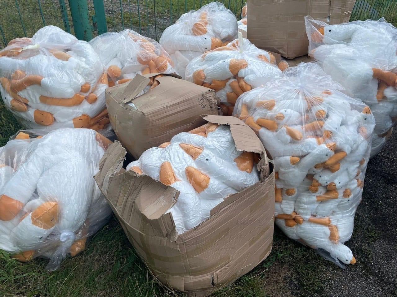 У жителя Прикарпаття конфіскували іграшки, які він віз, як гуманітарну допомогу