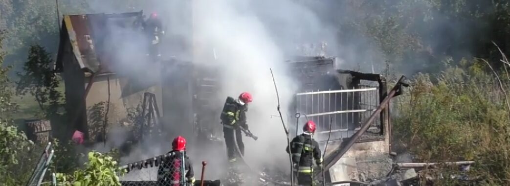 Внаслідок пожежі повністю згорів будиночок в дачному кооперативі Львова (ВІДЕО)