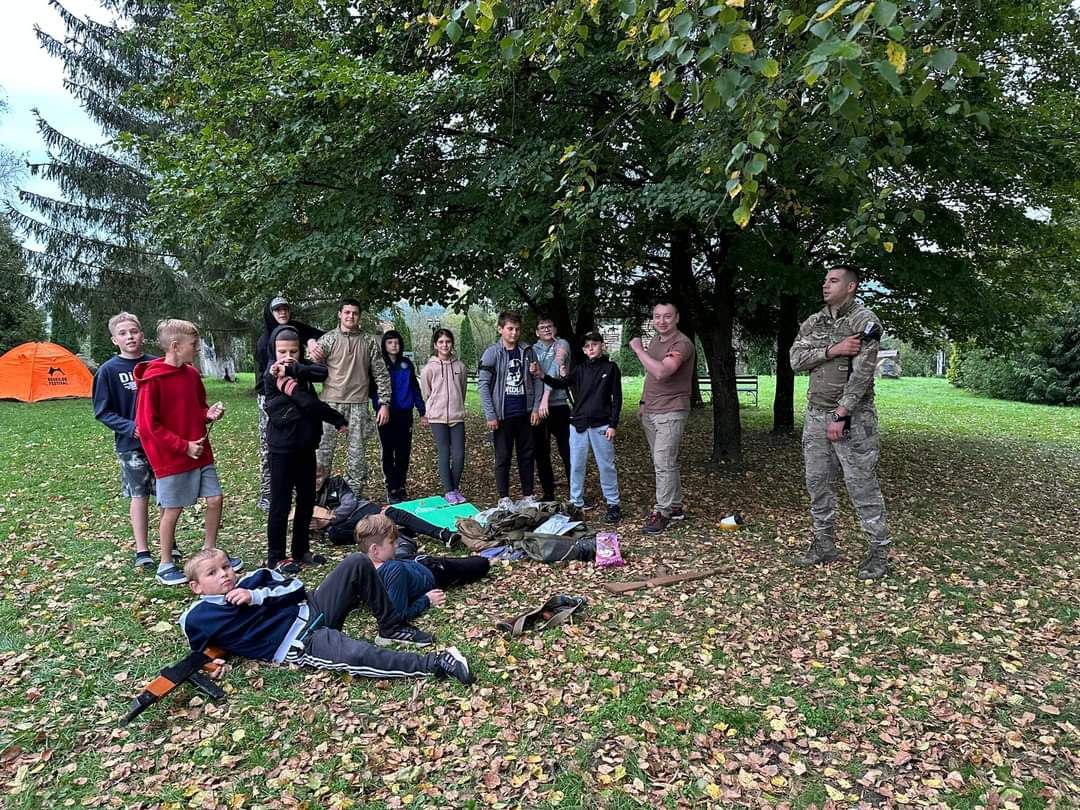 На Дрогобиччині дітей вчили керувати дронами та надавати домедичну допомогу