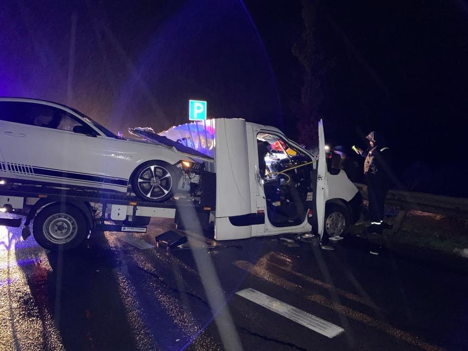 У Золочівському районі зіткнулись вантажівка та автопоїзд