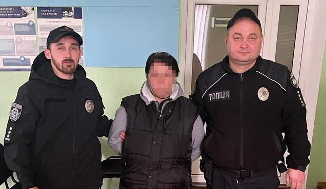 У Жовкві затримали жінку, яка з ножем напала на свого співмешканця