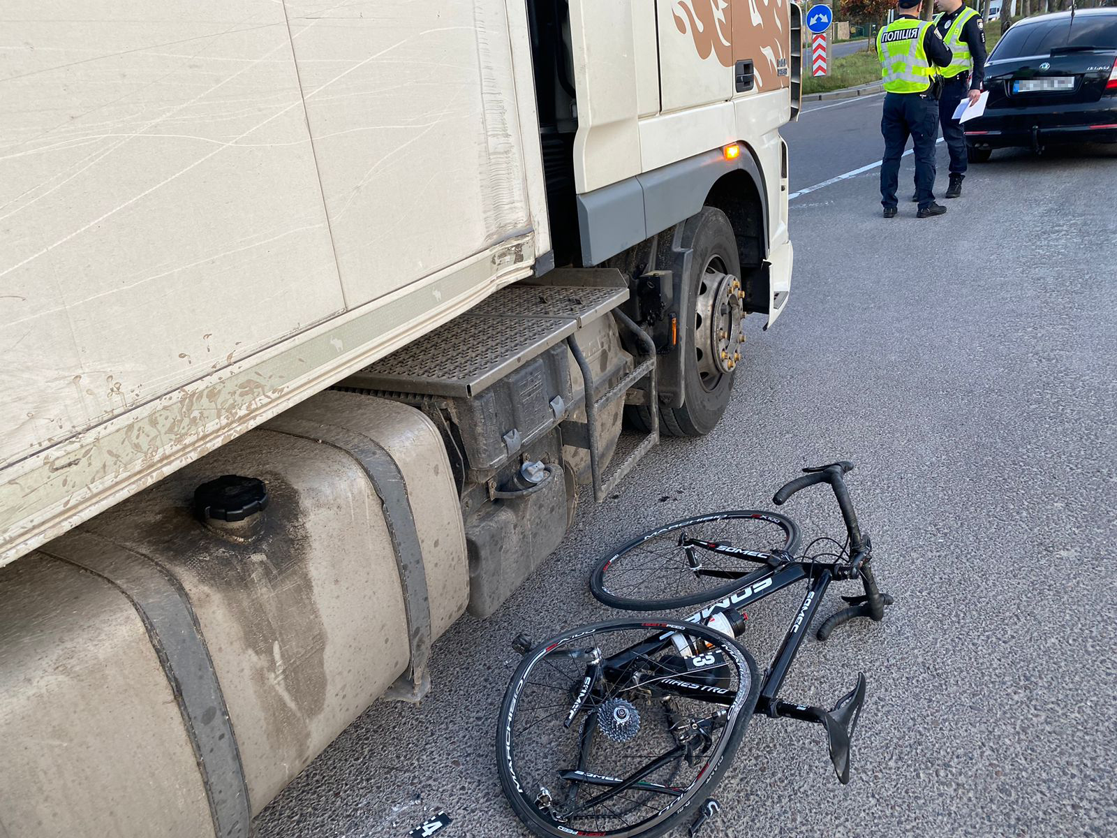 У Львові на Зеленій фура збила велосипедиста
