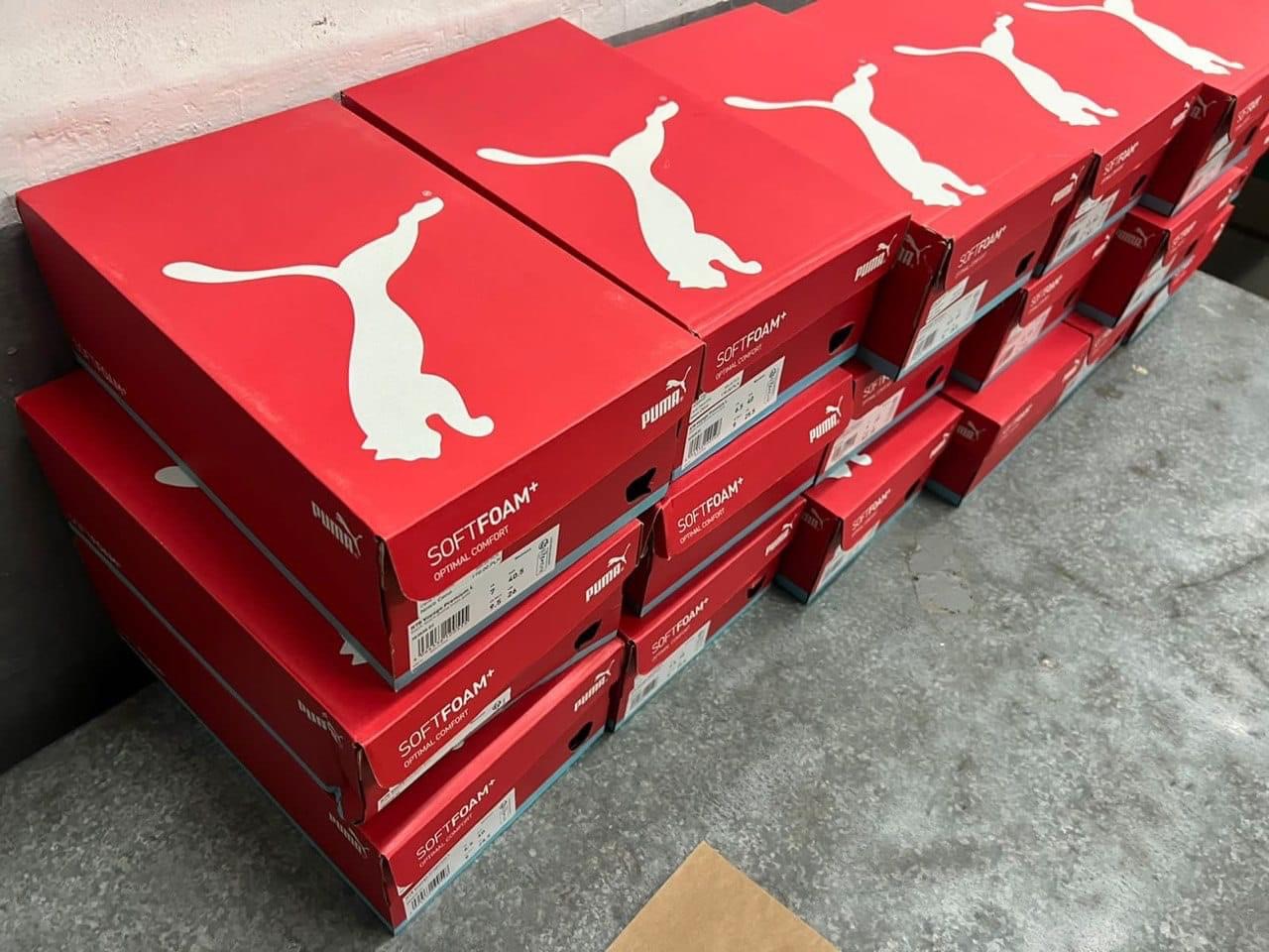 Двоє водіїв намагалися ввезти в Україну контрабандні брендові речі і iPhone 15