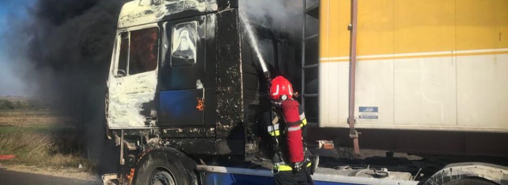 У Львівському районі під час руху спалахнула вантажівка