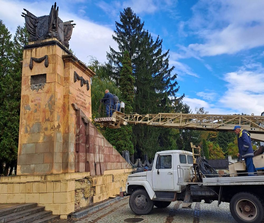 У Львові з Пагорба Слави демонтували радянський напис