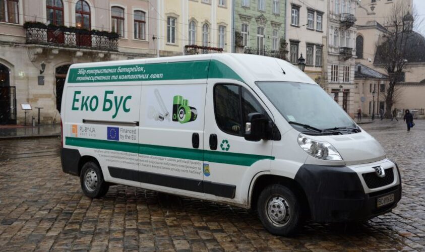 Збір відпрацьованих небезпечних відходів: оновлений графік стоянок Екобуса у жовтні