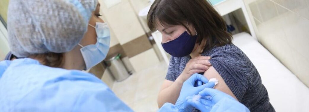 У Львів прибула нова партія вакцини Pfizer: як записатися на вакцинацію