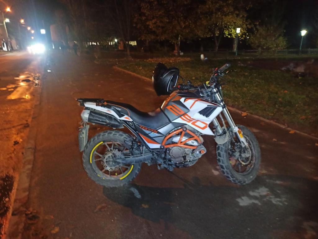 У Бориславі 17-річний мотоцикліст наїхав на жінку та двох дітей