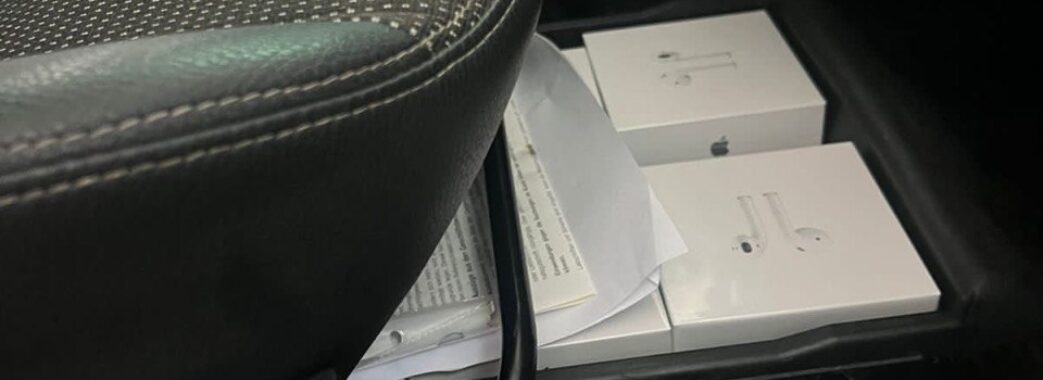 44 гаджети Apple під обшивкою авто: мешканка Львівщини хотіла ввезти незадекларовану техніку