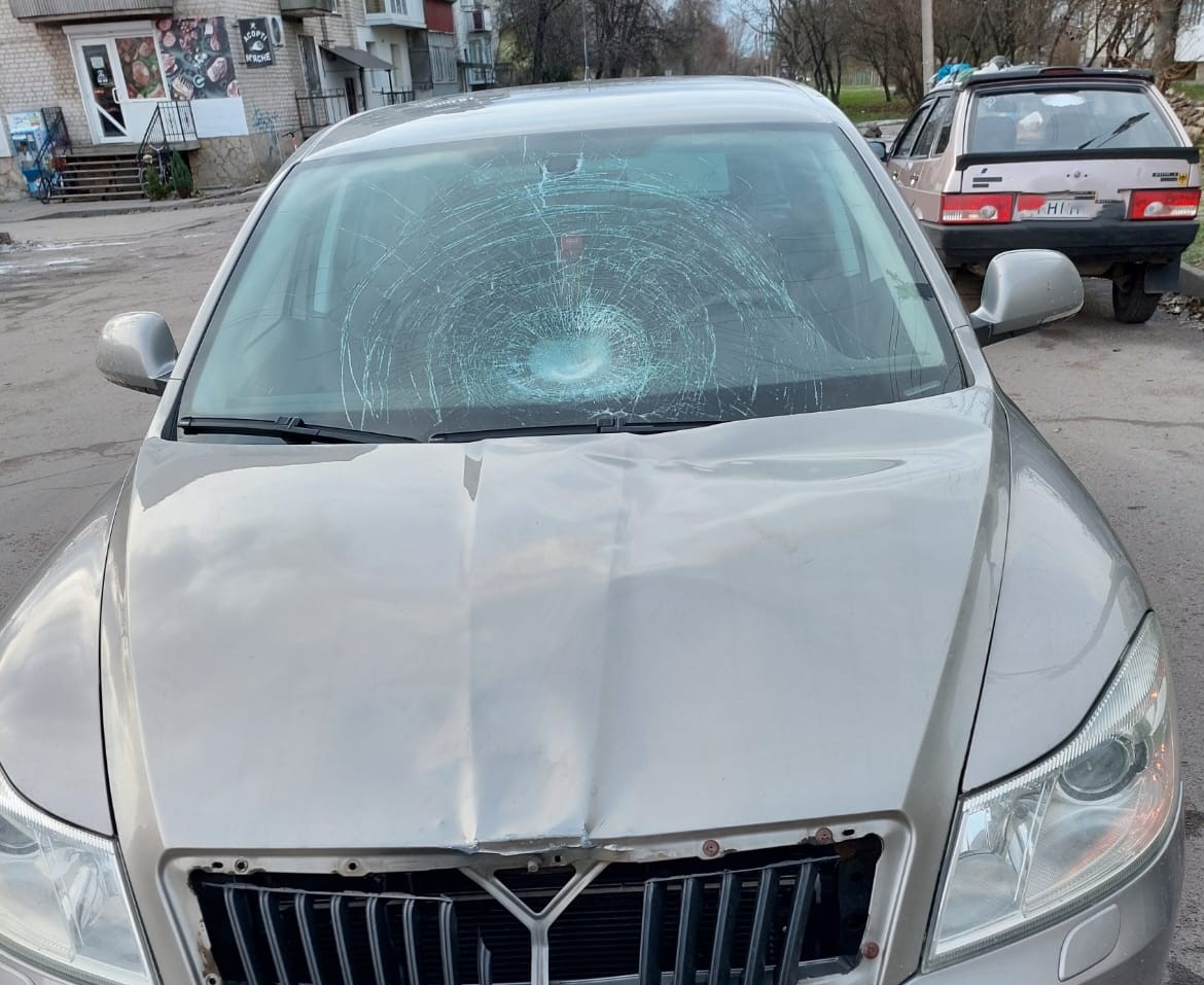 В Бродах 74-річний чоловік опинився в лікарні після наїзду «Шкода Октавія»