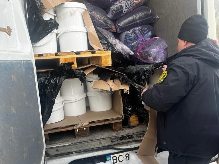 Львівські митники виявили контрабандну косметику вартістю понад три мільйони гривень