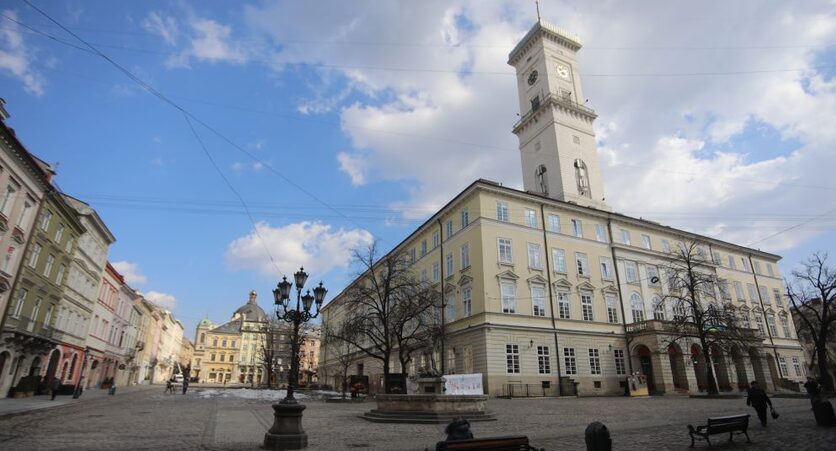 Наступного року з Львівської міської ради планують звільнити 368 працівників
