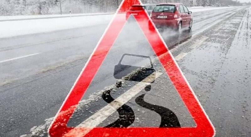 Водіїв просять бути максимально обережними: завтра на дорогах області буде ожеледиця