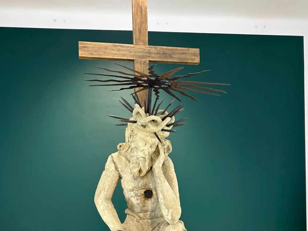 До Львова з Польщі повернули відреставровану скульптуру Скорботного Христа