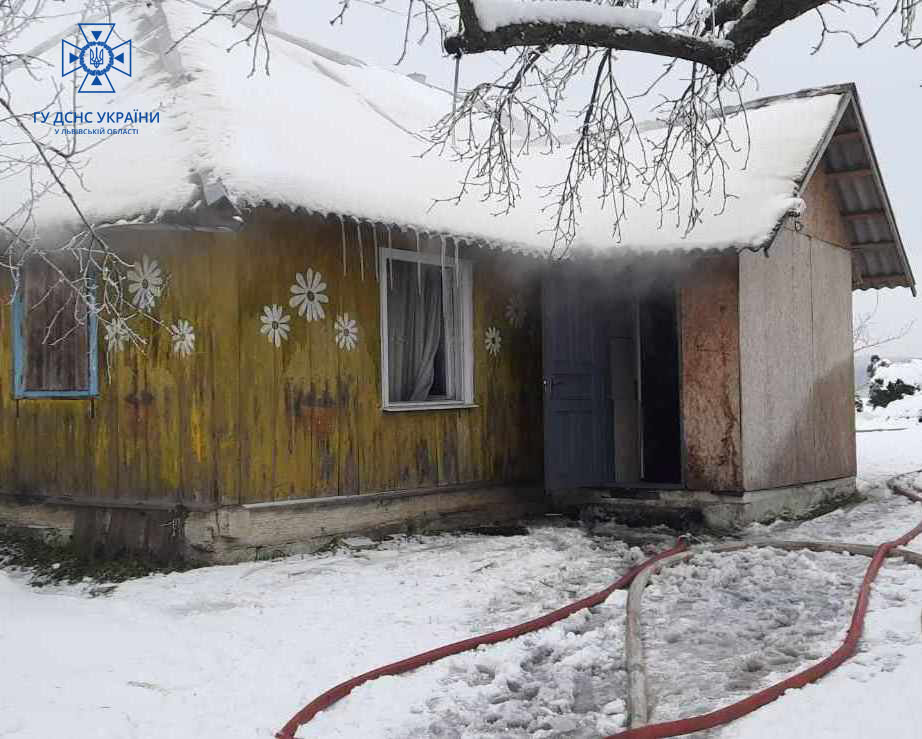 На сполох забили сусіди: в селі на Самбірщині загорівся порожній дім