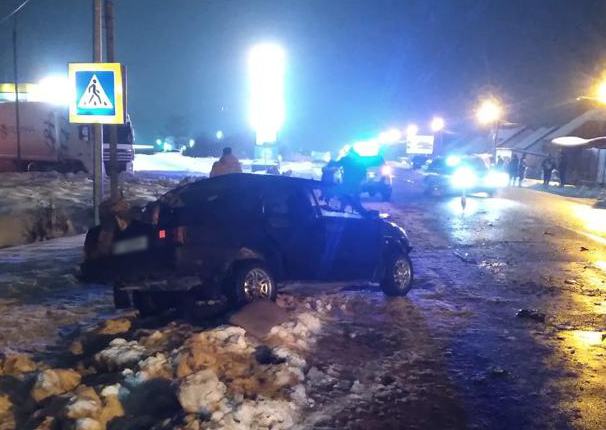 На Львівщині внаслідок зіткнення автомобілів «Ford» та «ВАЗ» травмовані три людини
