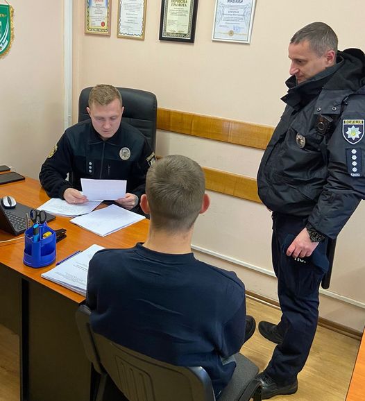 “Вирішив питання”: 19-річний хлопець за 9 тисяч гривень пообіцяв знайомому повернути вилучене посвідчення водія