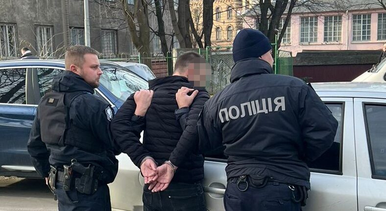 Троє жителів Львівщини намагались незаконно позбавити волі 34-річного чоловіка