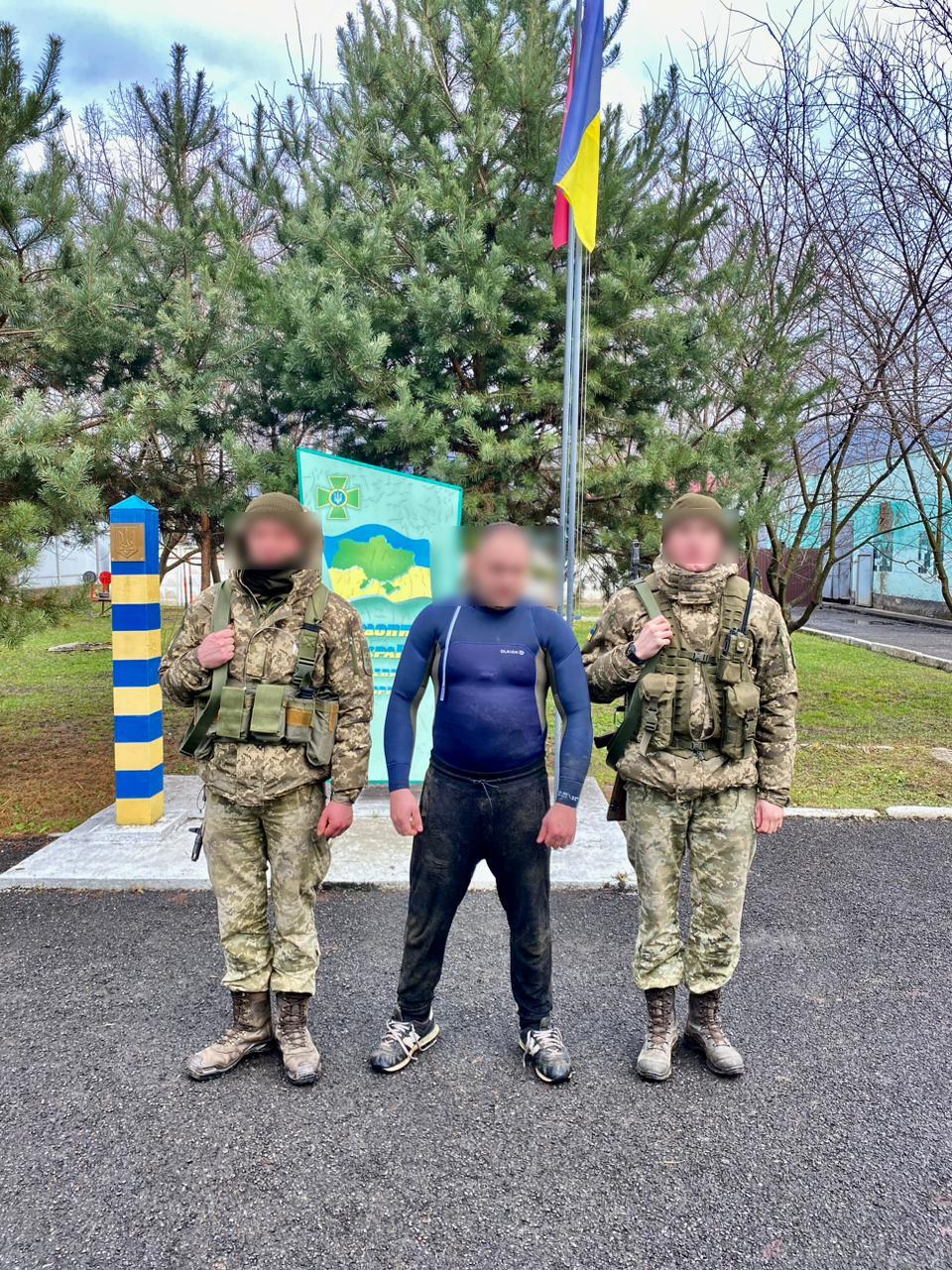 Ледь не втопились, щоб зустріти новий рік з рідними: двоє закарпатців хотіли незаконно потрапити в Україну через річку Тису