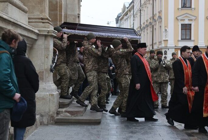 Сьогодні Львів проводжає в останню путь двох Героїв