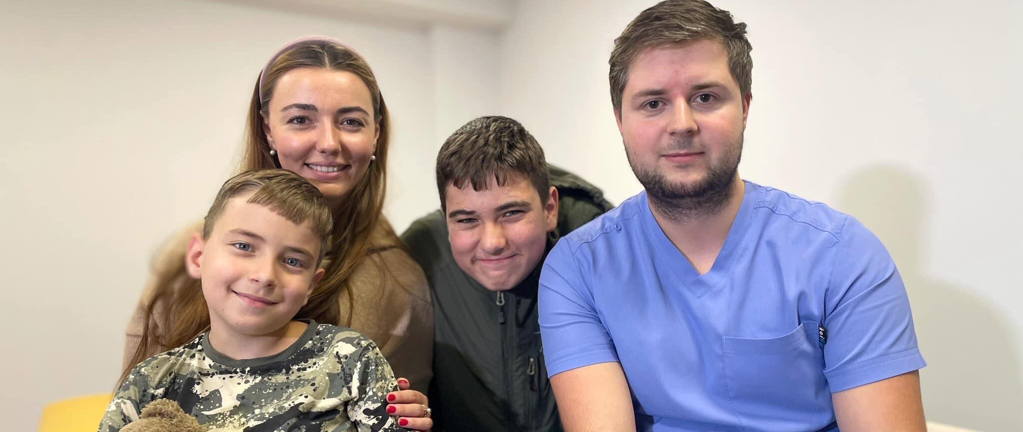 До Львова на лікування повернулись постраждалі від російської ракети брати з Одещини