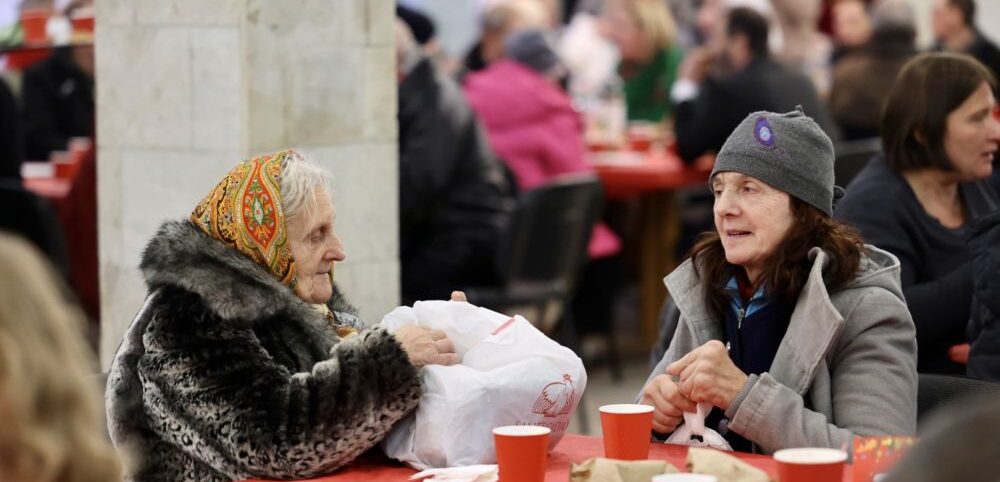 Понад 200 потребуючих у Львові нагодували святковими обідами