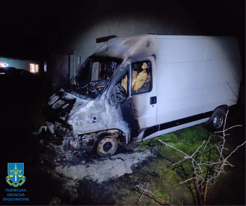 50-річний львівʼянин підпалив автомобіль, аби залякати сина власника цієї машини