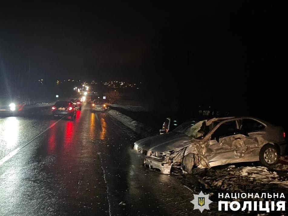 У Львівському районі зіткнулись «Renault» та «BMW»: травмований 32-річний пасажир