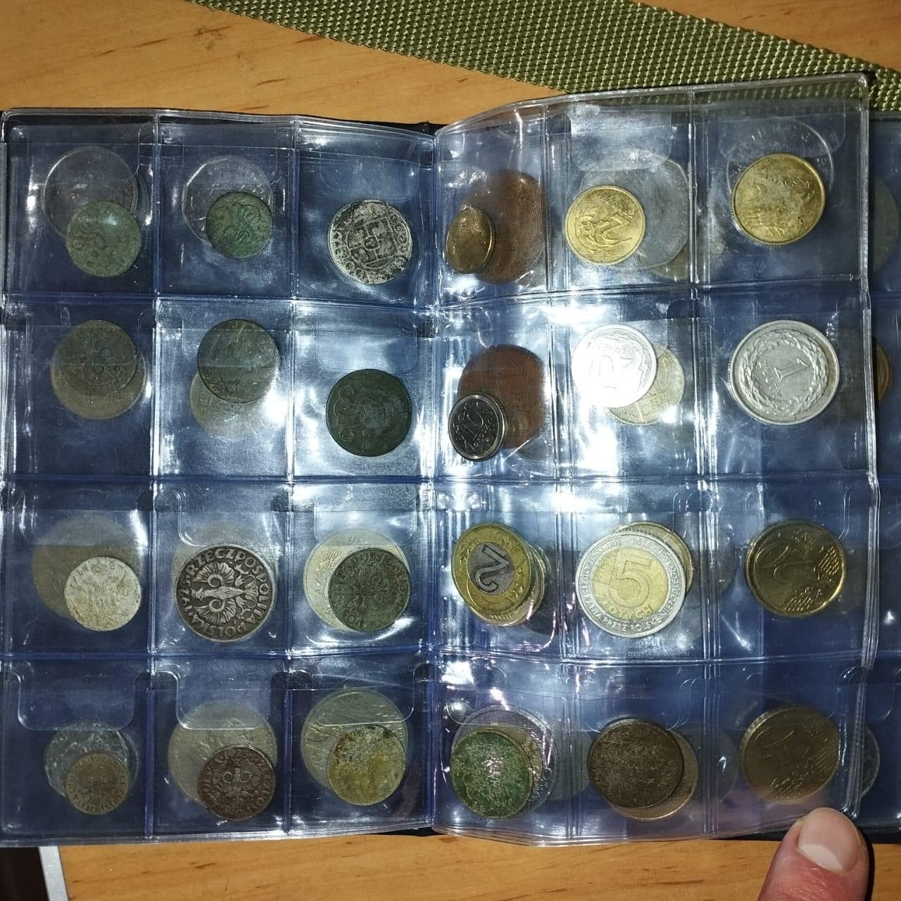 На кордоні з Польщею затримали чоловіка, який хотів вивезти закордон колекційні монети