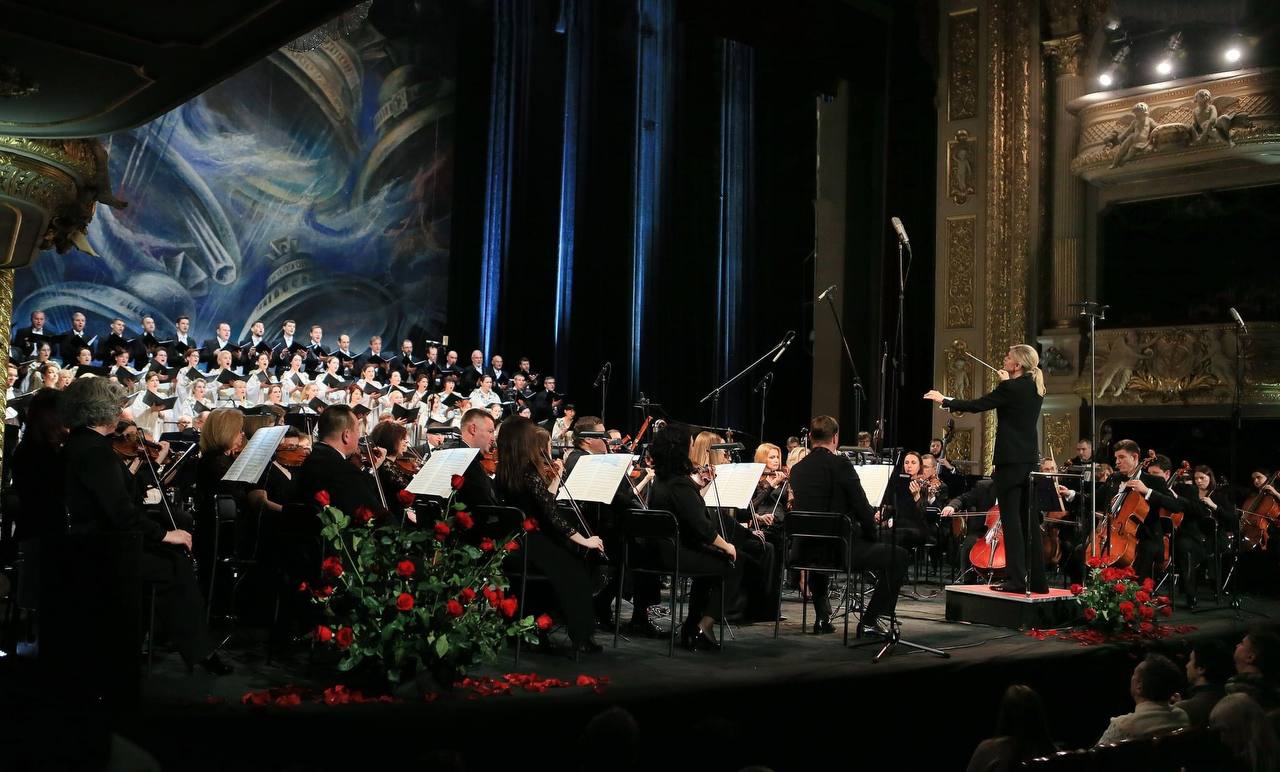 Я пишаюся тим, що можу розмовляти українською мовою: у Львівській опері вдруге диригувала видатна диригентка Кері-Лінн Вілсон