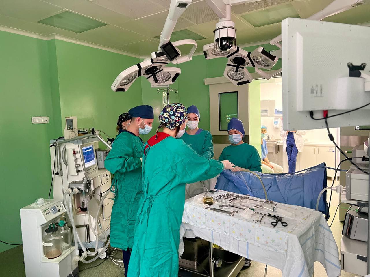 В ОХМАТДИТІ успішно прооперували 16-річну дівчинку із складною патологією товстої кишки