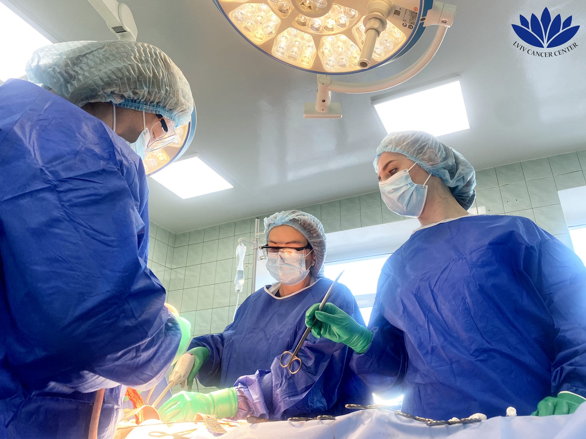 Львівські хірурги успішно видалили 30-сантиметрову пухлину 20-річній дівчині