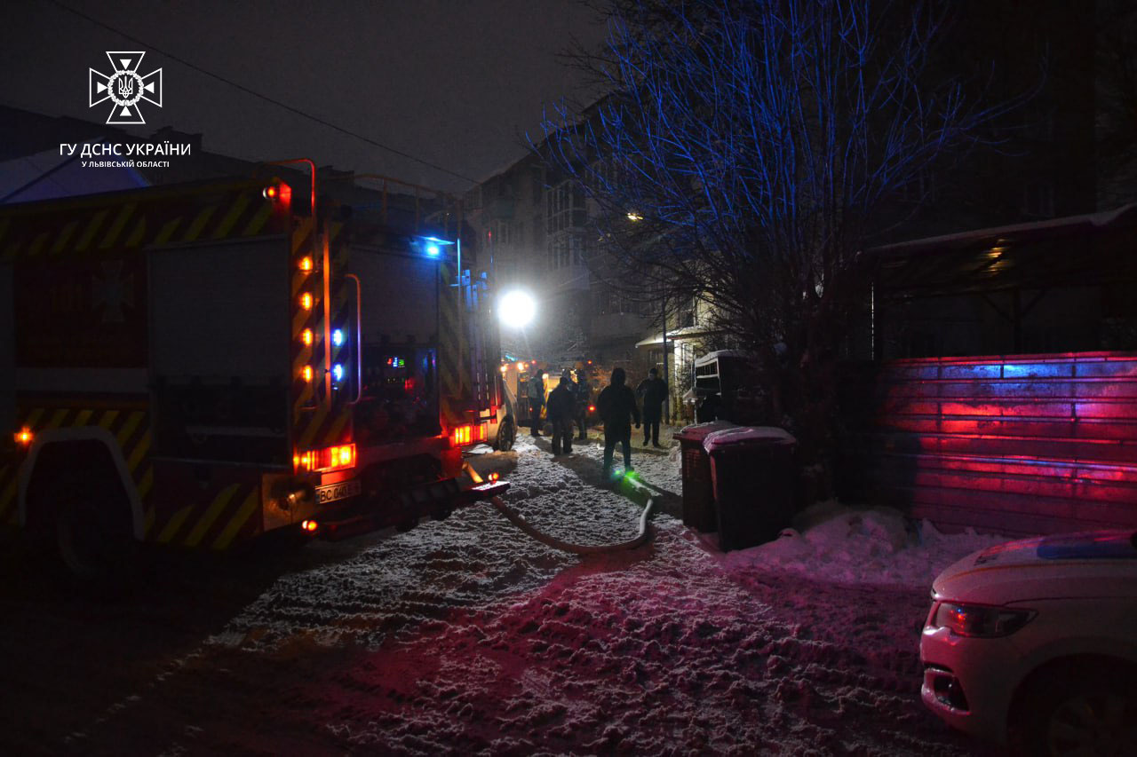 У Львові спалахнув підвал п’ятиповерхового житлового будинку