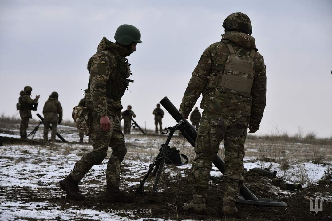 Втрати ворога: напередодні українські воїни знищили ще 30 танків та засіб ППО росіян