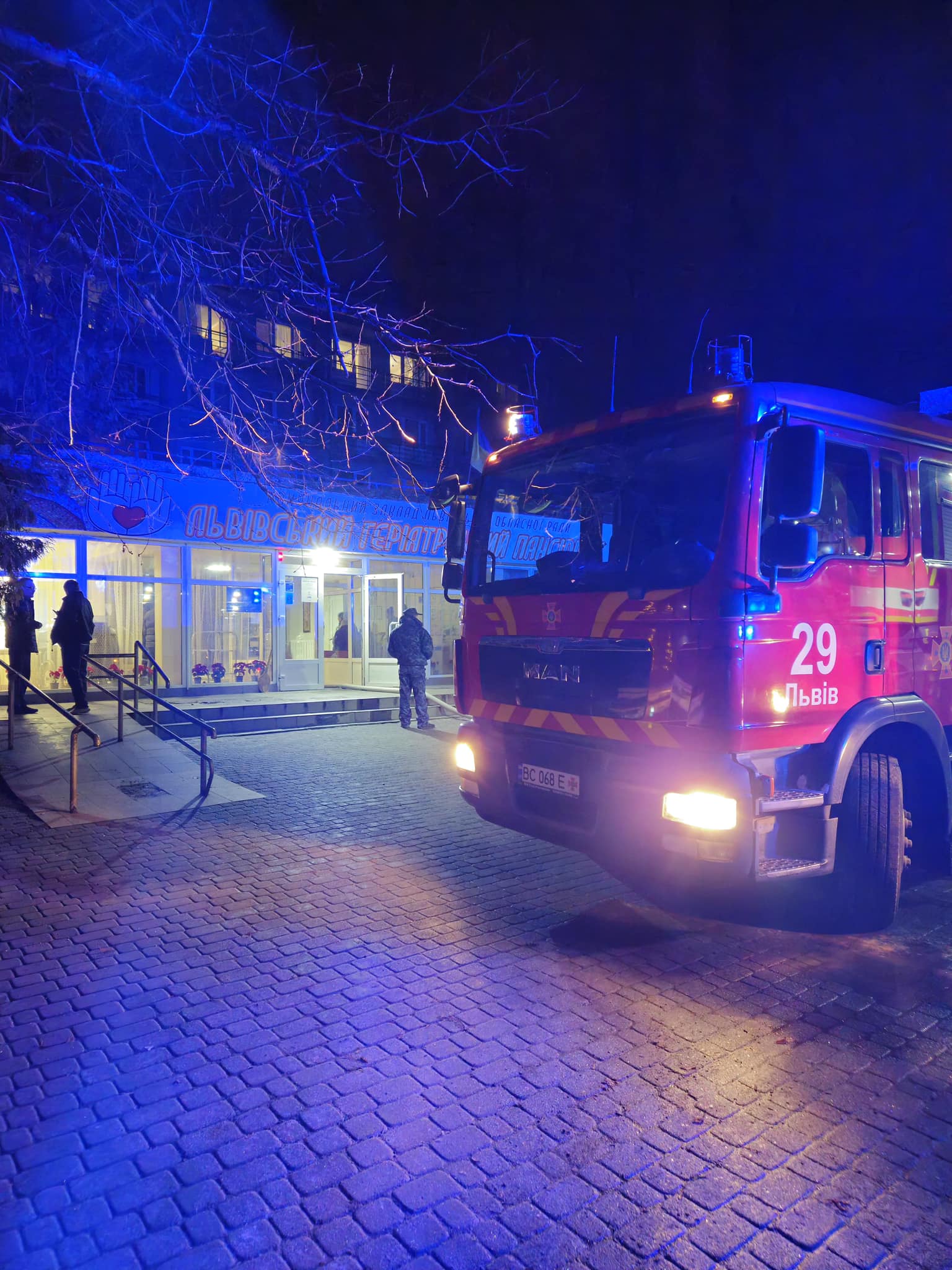 У Львівському геріатричному пансіонаті сталась пожежа: один підопічний загинув (ВІДЕО)